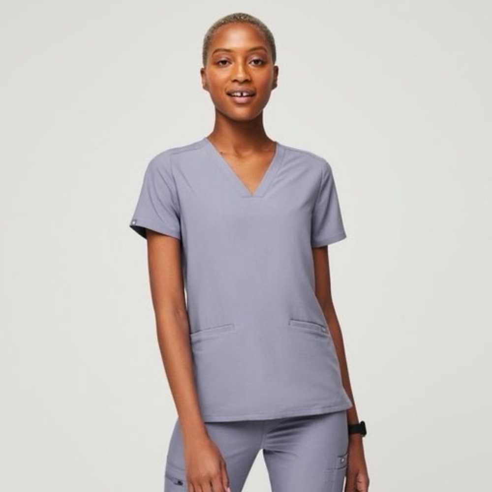 •FIGS• Casma Three-Pocket Scrub Top Technical Collection Vapor Blue PO# 2318